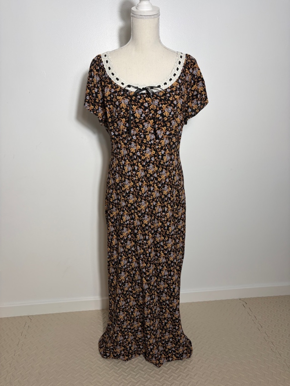 WAYF Black Floral Maxi Dress with Lace Collar XL